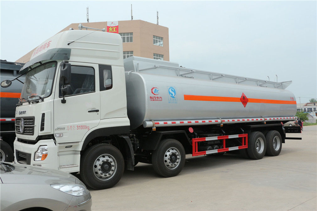 東風(fēng)天龍前四后八25立方運(yùn)油車