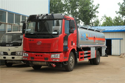 解放J6單橋15立方運(yùn)油車